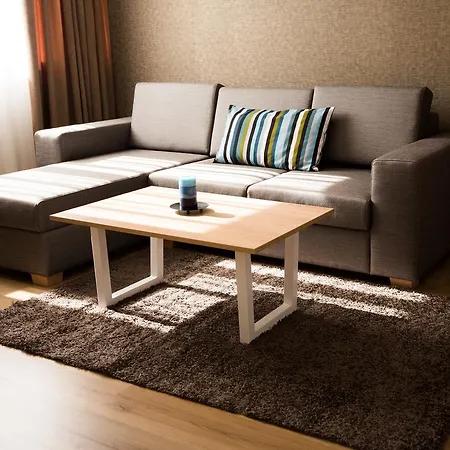 Court فندق باناجيريشت