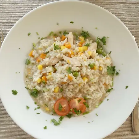 Court فندق باناجيريشت